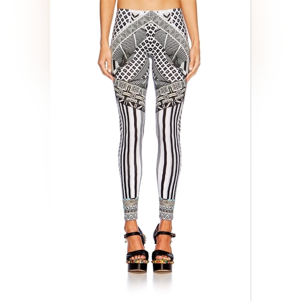 NWT Camilla Hanging Around Leggings